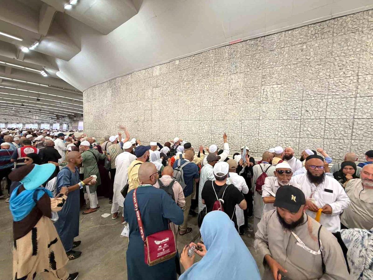 Şeytanı taşladılar, haccı tamamladılar