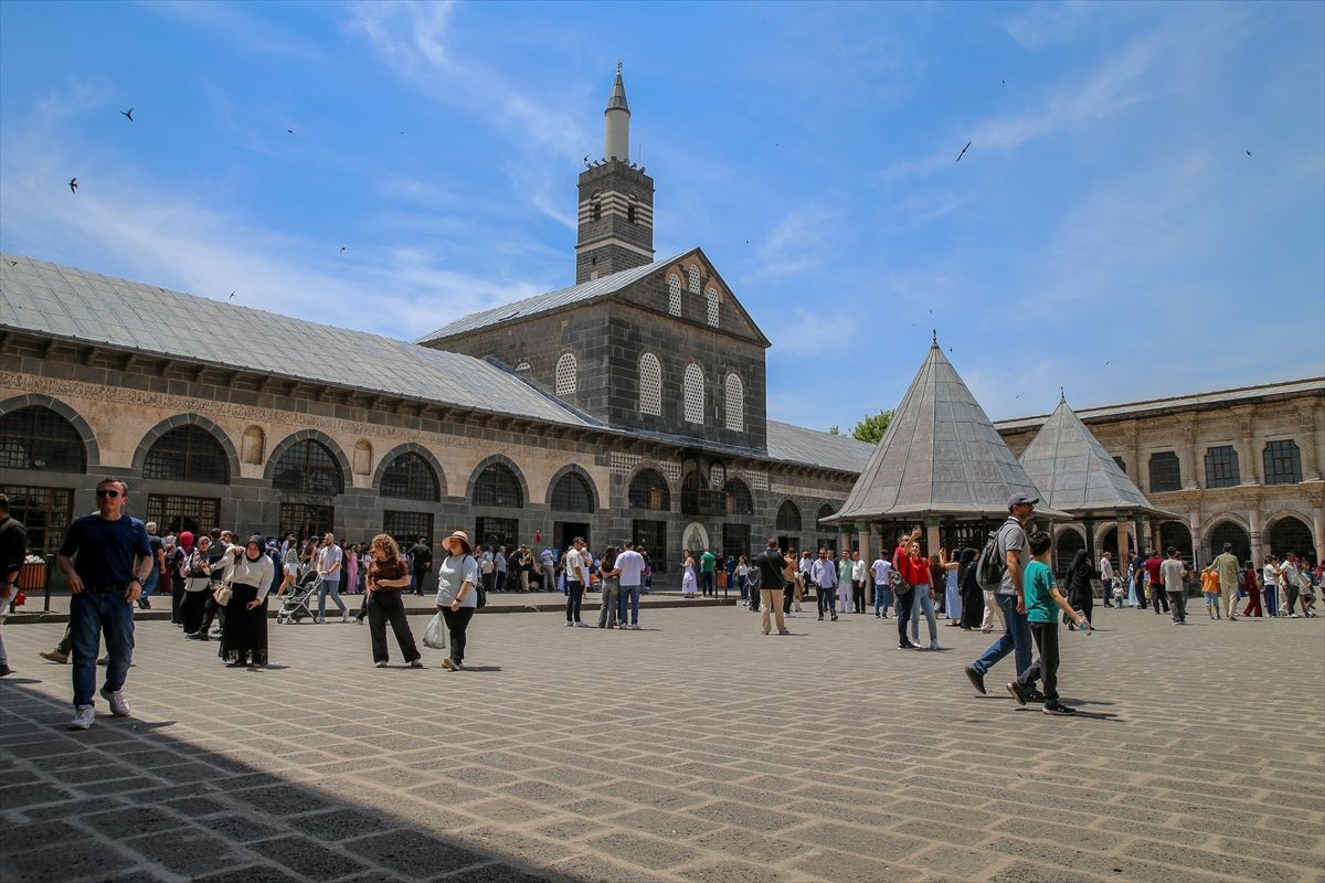 Diyarbakır ve Mardin'de bayram yoğunluğu