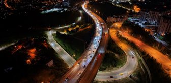 Tatilcilerin dönüşe geçmesiyle Anadolu Otoyolu'nun Kocaeli kesiminde akıcı yoğunluk yaşanıyor