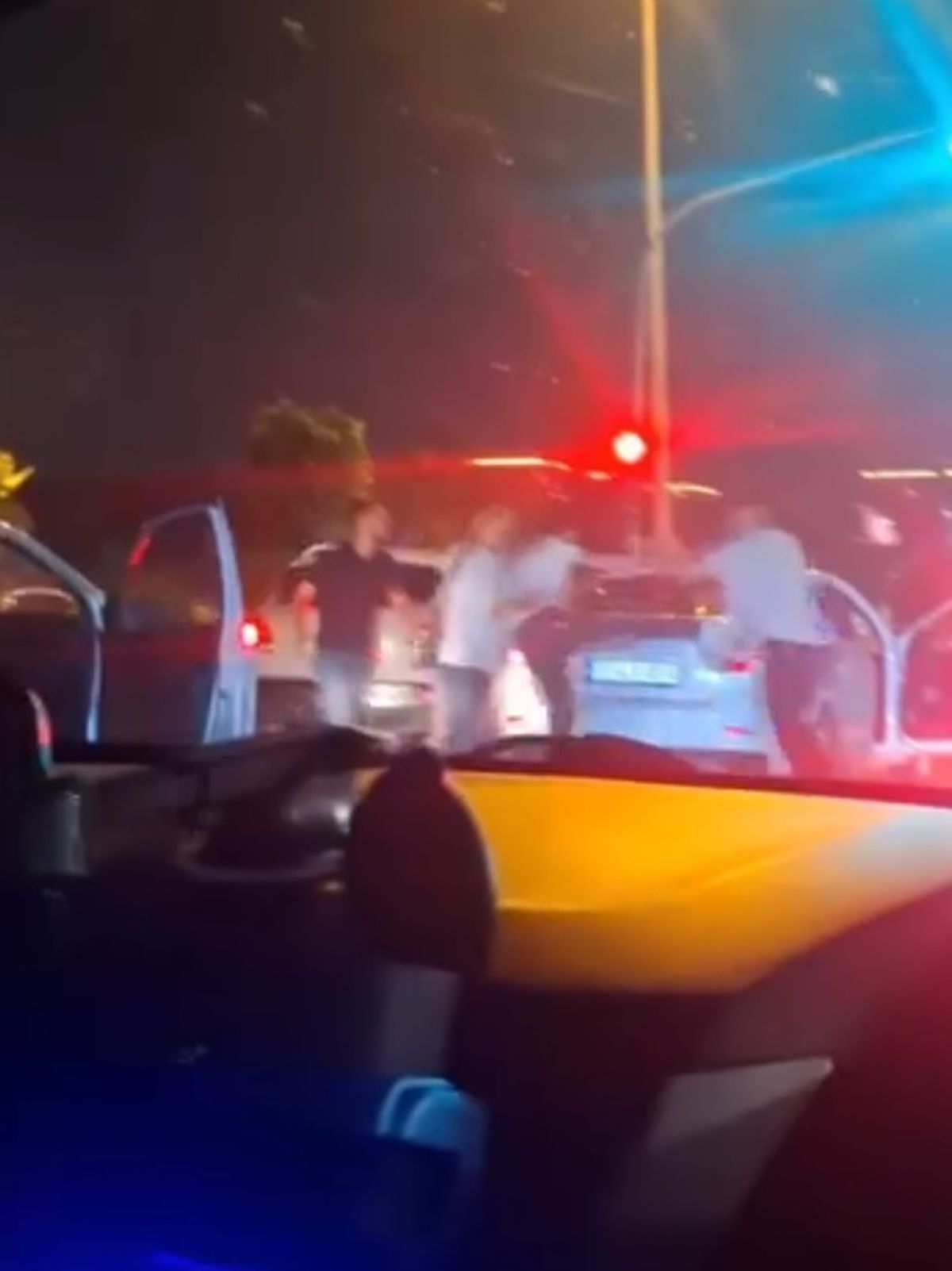Trafikte Araçtan İnen Şüpheliler Gözaltına Alındı
