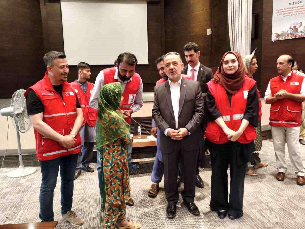 Türk Kızılay'ı İslamabad'da kurban hisse dağıtımına devam ediyor