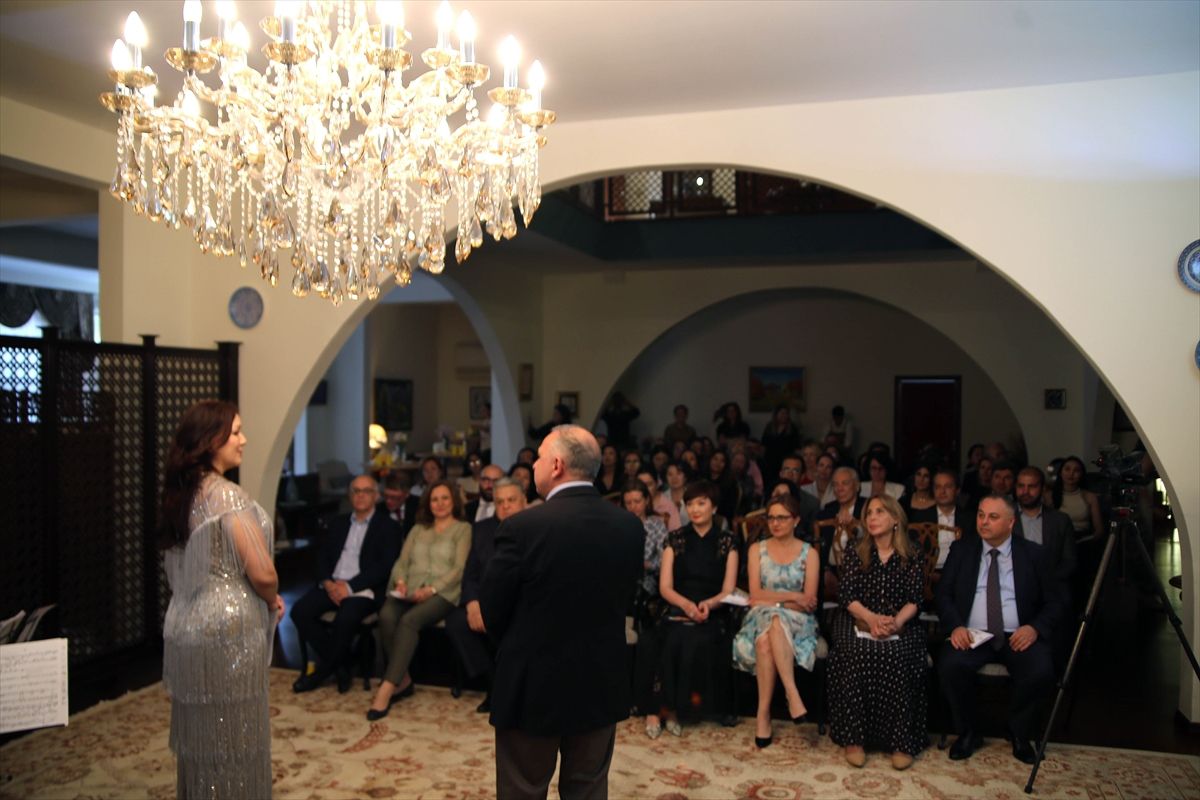 Türkiye'nin Bişkek Büyükelçiliğinde, Kırgız opera sanatçıları dünya klasiklerinden eserler seslendirdi