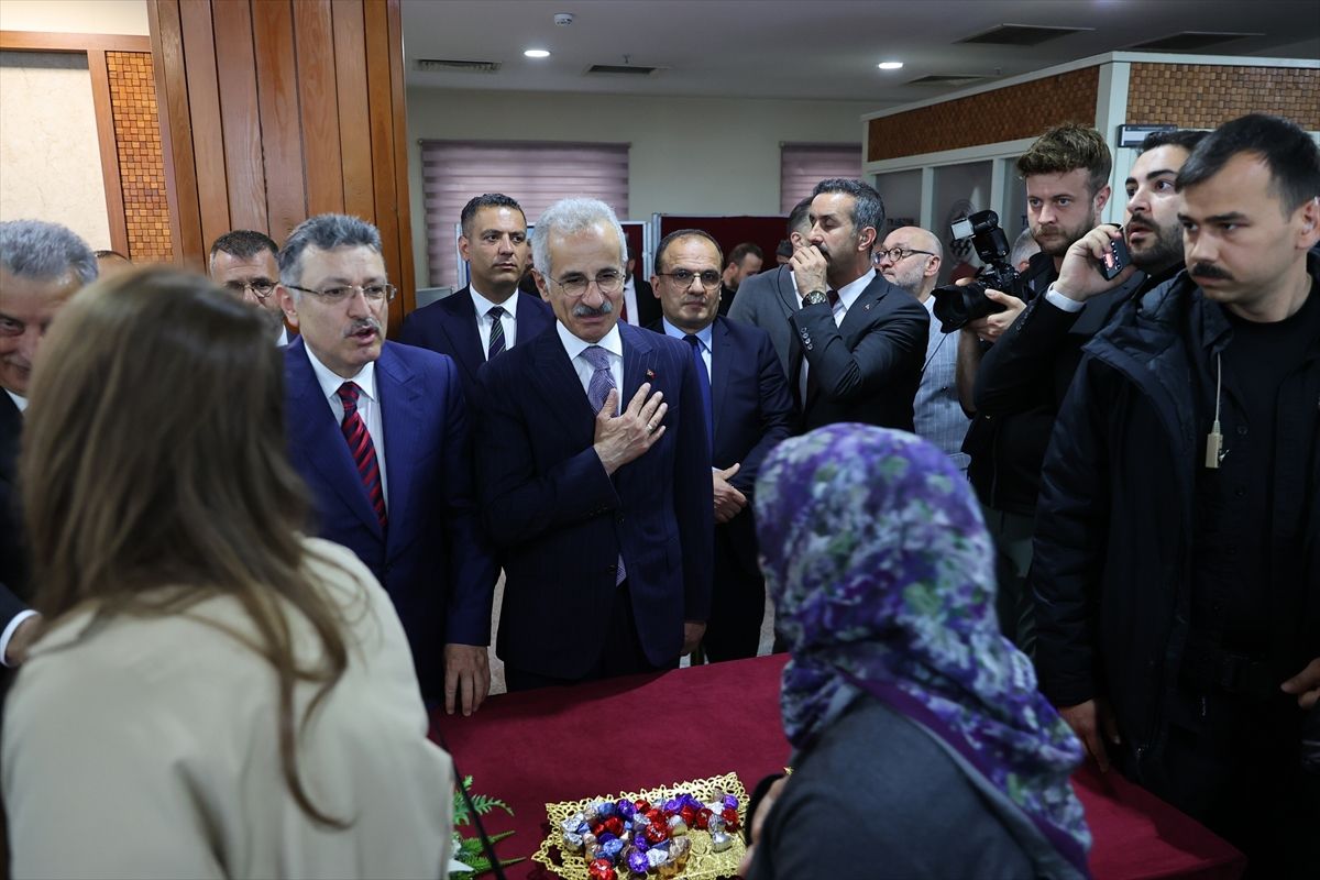 Ulaştırma ve Altyapı Bakanı Uraloğlu, Trabzon'da bayramlaşma törenine katıldı Açıklaması