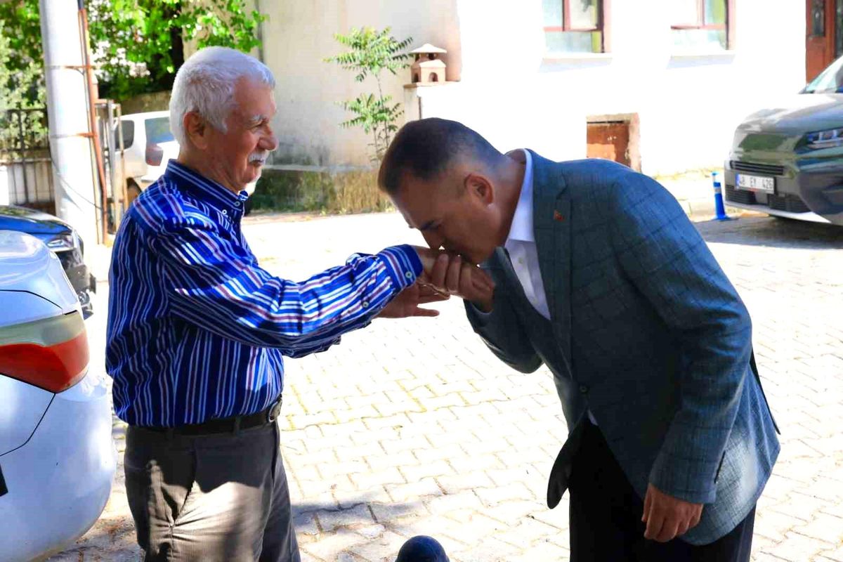 Muğla Valisi Akbıyık, Şehit Binbaşı Kıvanç Cesur'un Ailesini Bayramda Ziyaret Etti