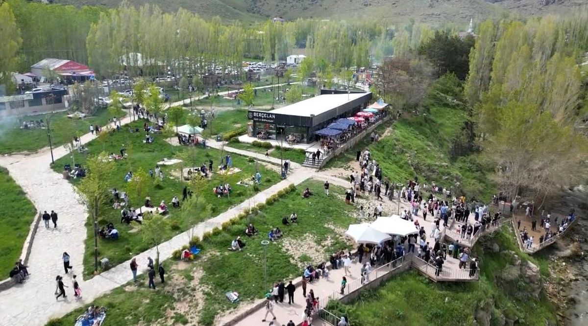Van'ın doğa harikası bayramda doldu taştı