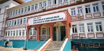 Yaşlı ve kronik hastaların bahçeleri meslek liselilerin eliyle güzelleşiyor