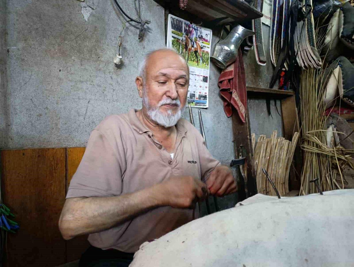 60 yıllık semer ustası, mesleğini yaşatmaya çalışıyor