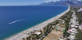 Antalya sahillerinde Kurban Bayramı'nın son gününde de yoğunluk sürdü