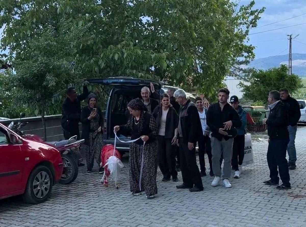 Askerdeki damattan nişanlısına hediye koç