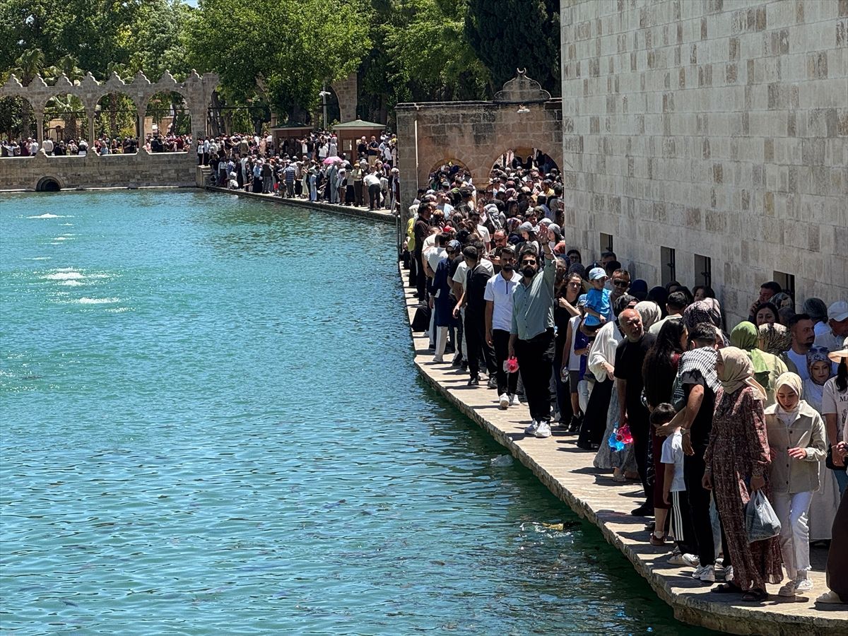 Balıklıgöl'de bayram tatili yoğunluğu yaşanıyor