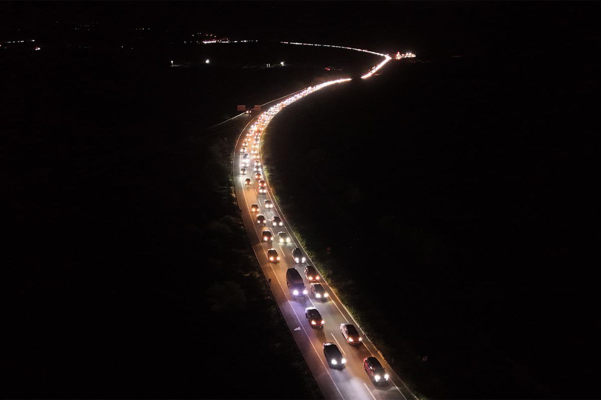 Kemikli rampalarında bayram dönüşü yoğunluğu gece de sürdü