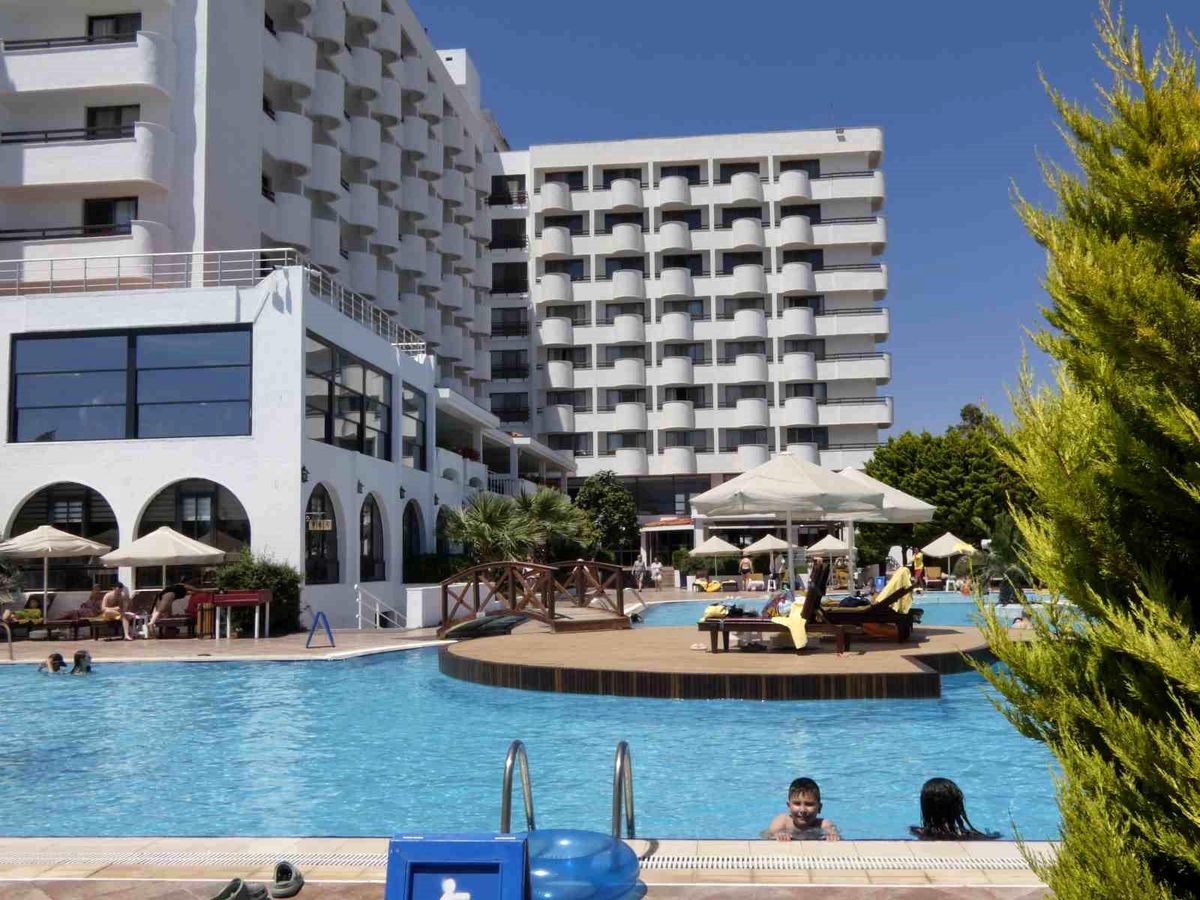 Bayramın dördüncü gününde turistik oteller doldu taştı