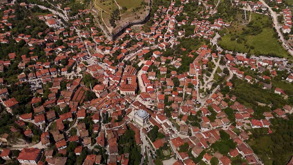 Bayramın son gününde Safranbolu'da ziyaretçi yoğunluğu