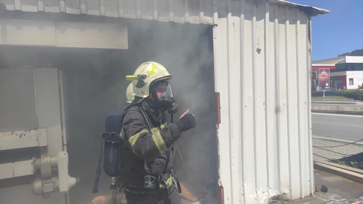 Bodrum'da marangozhanede çıkan yangın söndürüldü
