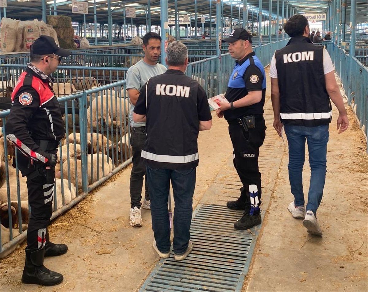 Denizli'de kurban pazarında bayramın son gününde denetimler sürdü