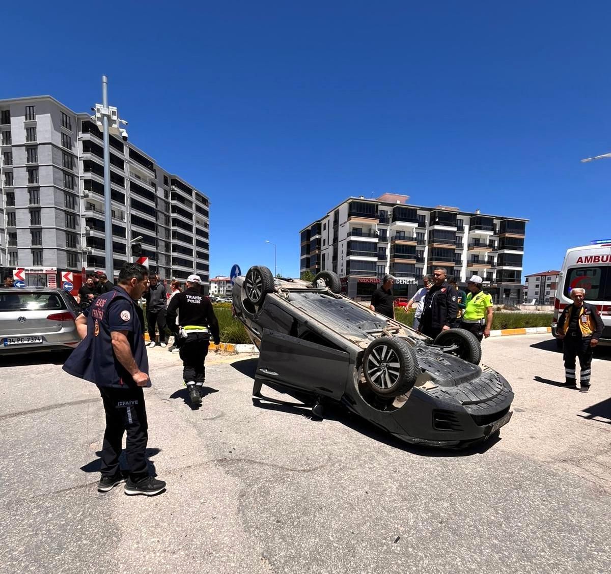 Elazığ'da kaza yapan otomobil ters döndü: 2 yaralı