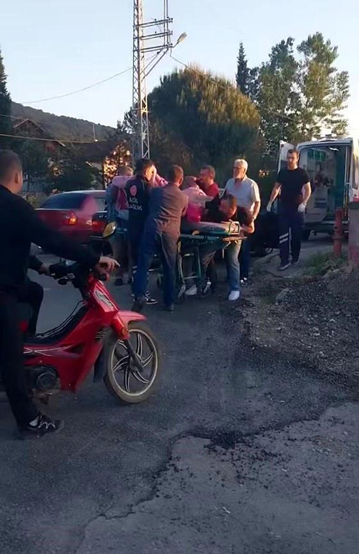 Göğüs ağrısıyla yola çıktı, ambulansla hayata tutundu