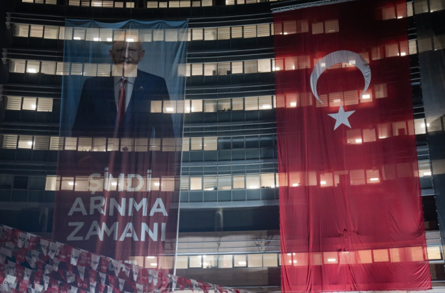 Eyes on Ankara: Two separate gatherings at CHP
