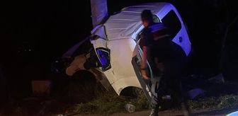 Isparta'da direğe çarpan hafif ticari araçtaki 2 kişi öldü, 2 kişi yaralandı