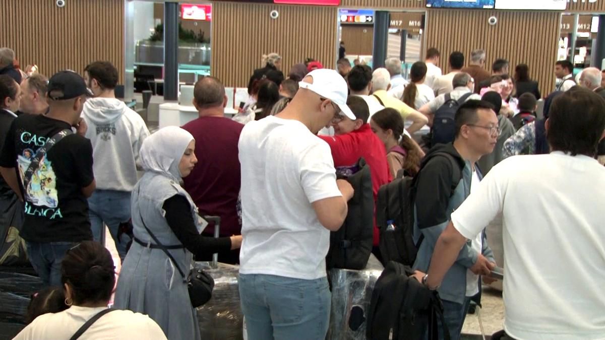 İstanbul Havalimanı'nda dönüş yoğunluğu başladı