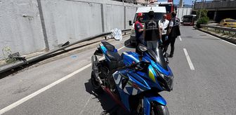 İzmir'de bariyerlere çarpan motosikletin sürücüsü hayatını kaybetti