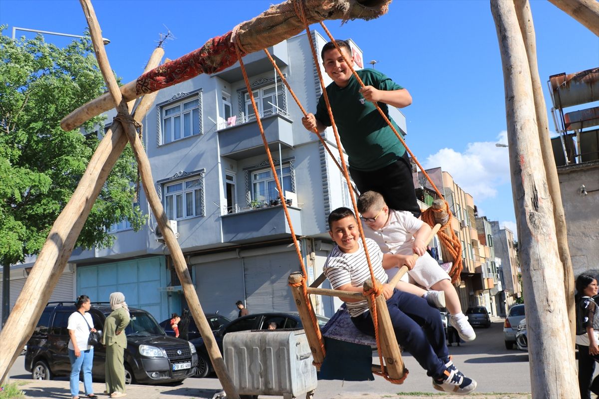 Kilis'te çocuklar 'bayram yeri' etkinliklerinde doyasıya eğlendi