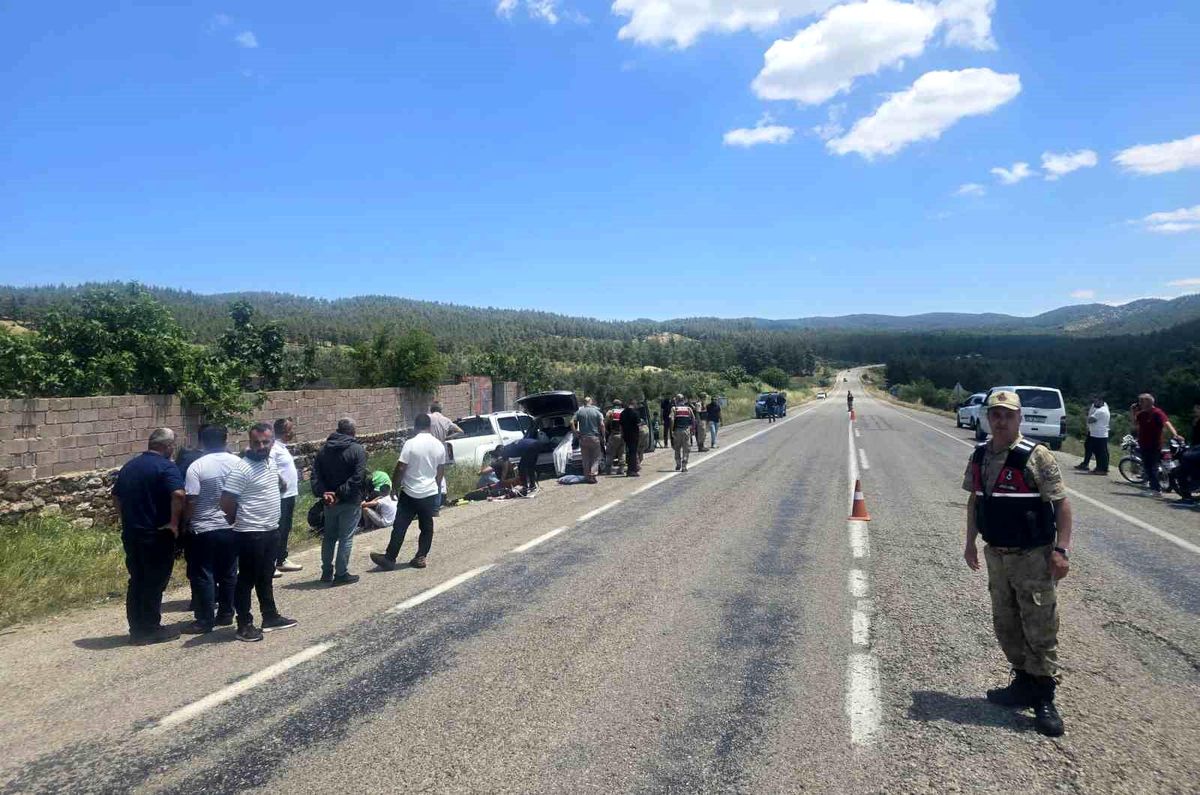 Kilis'te pikap ile otomobil çarpıştı: 9 yaralı