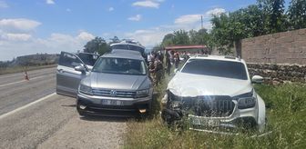 Kilis'te pikap ile otomobilin çarpıştığı kazada 9 kişi yaralandı