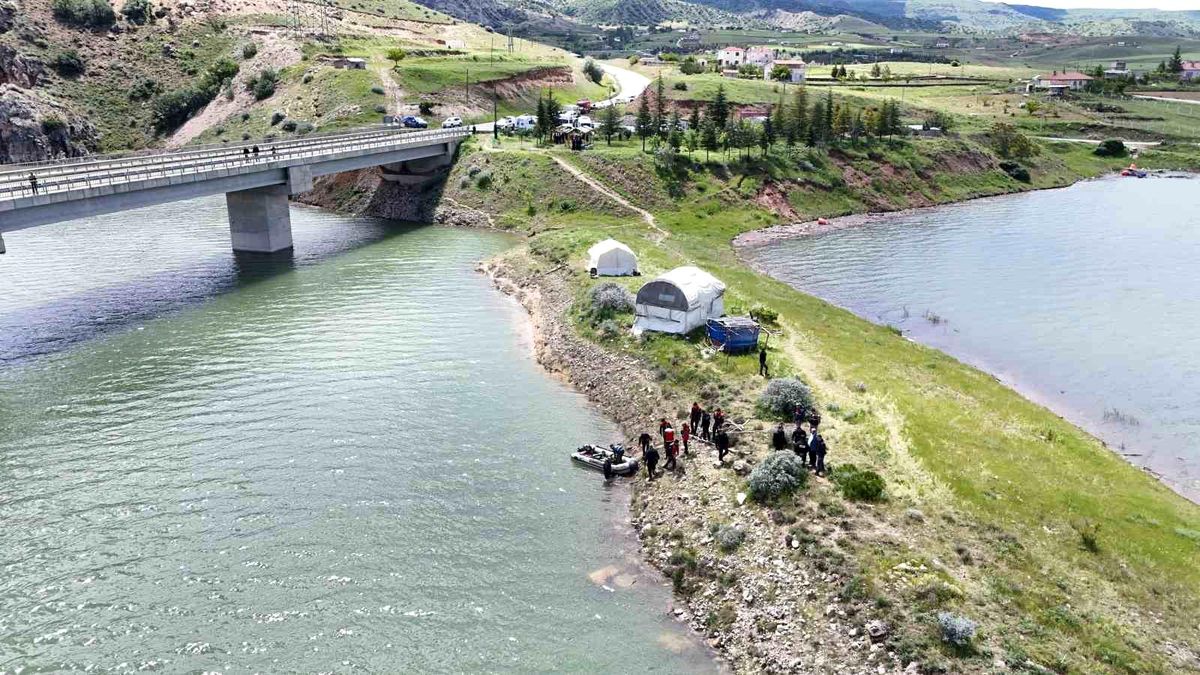 Kızılırmak'a düşen genci arama çalışması devam ediyor