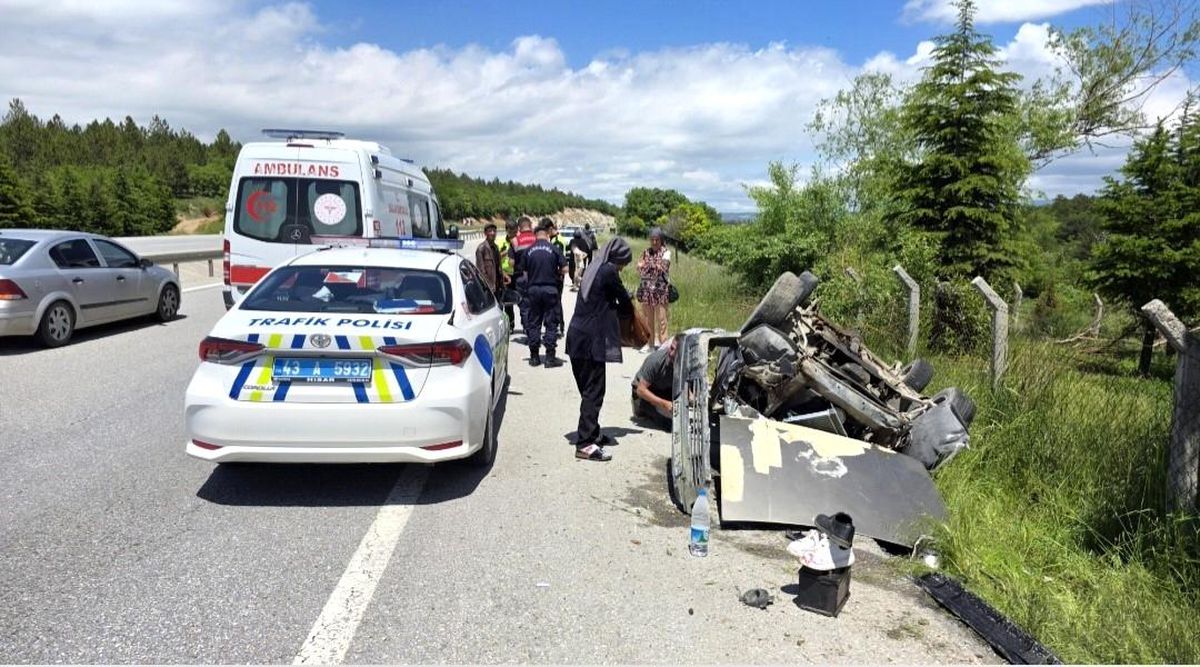 Kütahya'da takla atan otomobilde 4 kişi yaralandı