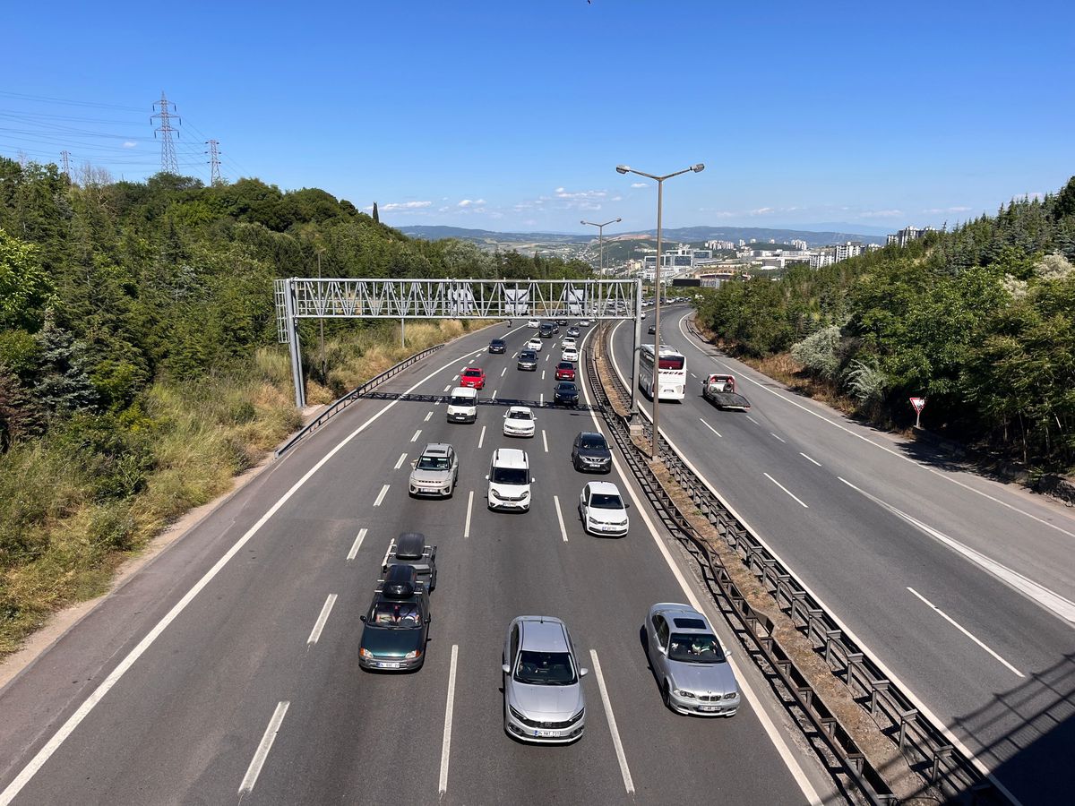 Kuzey Marmara Otoyolu'nun Kocaeli geçişinde bayram trafiği (2)