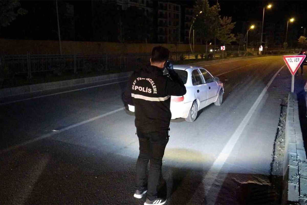 Malatya'da iki aracın çarptığı yaya hayatını kaybetti