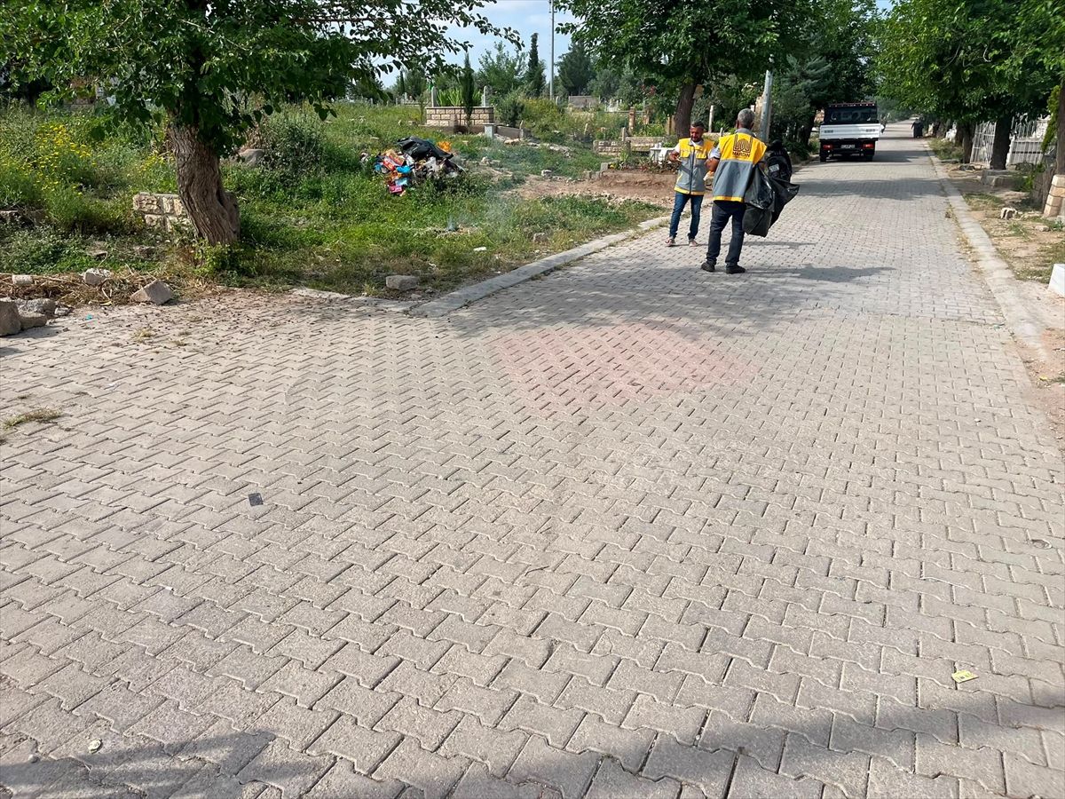 Mardin'de mezarlıklarda temizlik ve çevre düzenlemesi gerçekleştirdi