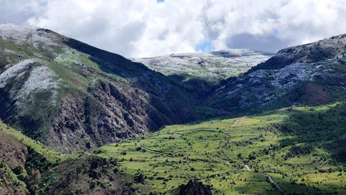 Mayıs sonunda Gümüşhane'nin zirvelerinde kar sürprizi