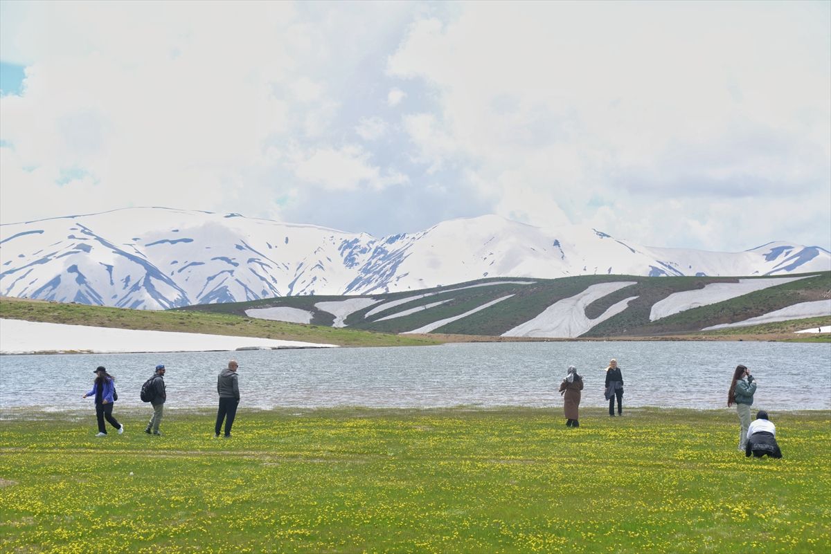 Muş'un doğal güzellikleri bayramda doğaseverleri ağırladı