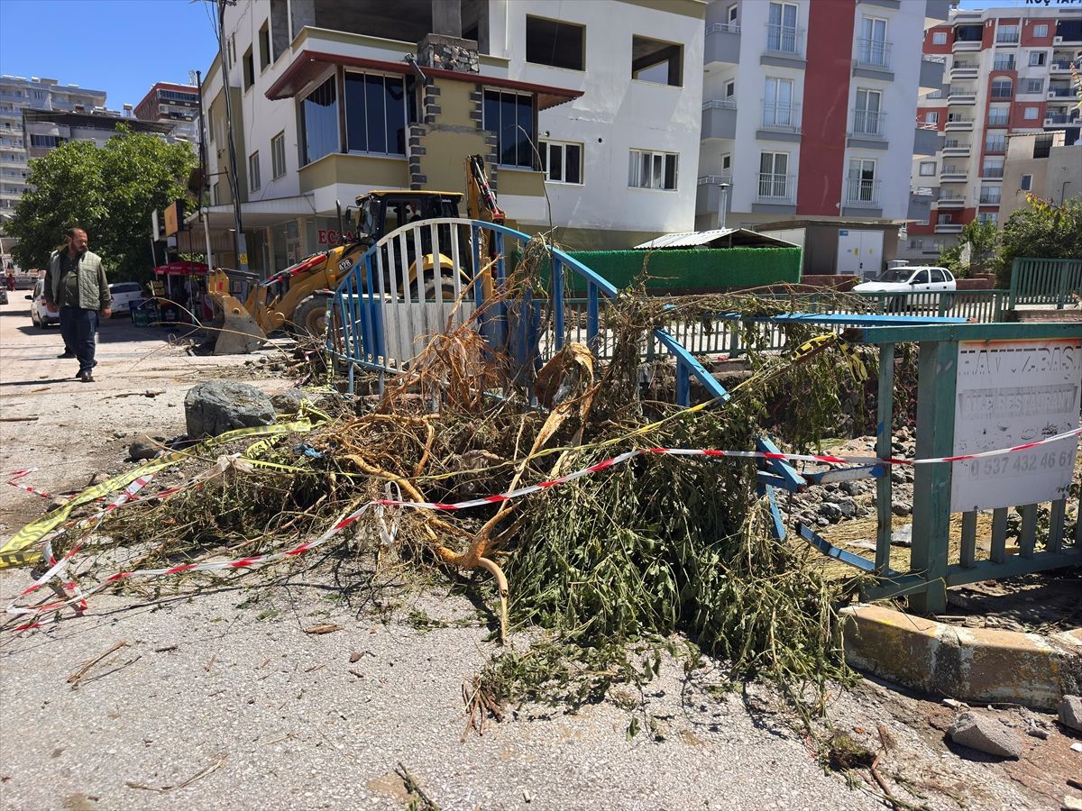 Osmaniye'de sağanaktan etkilenen alanlarda temizlik çalışması başlatıldı