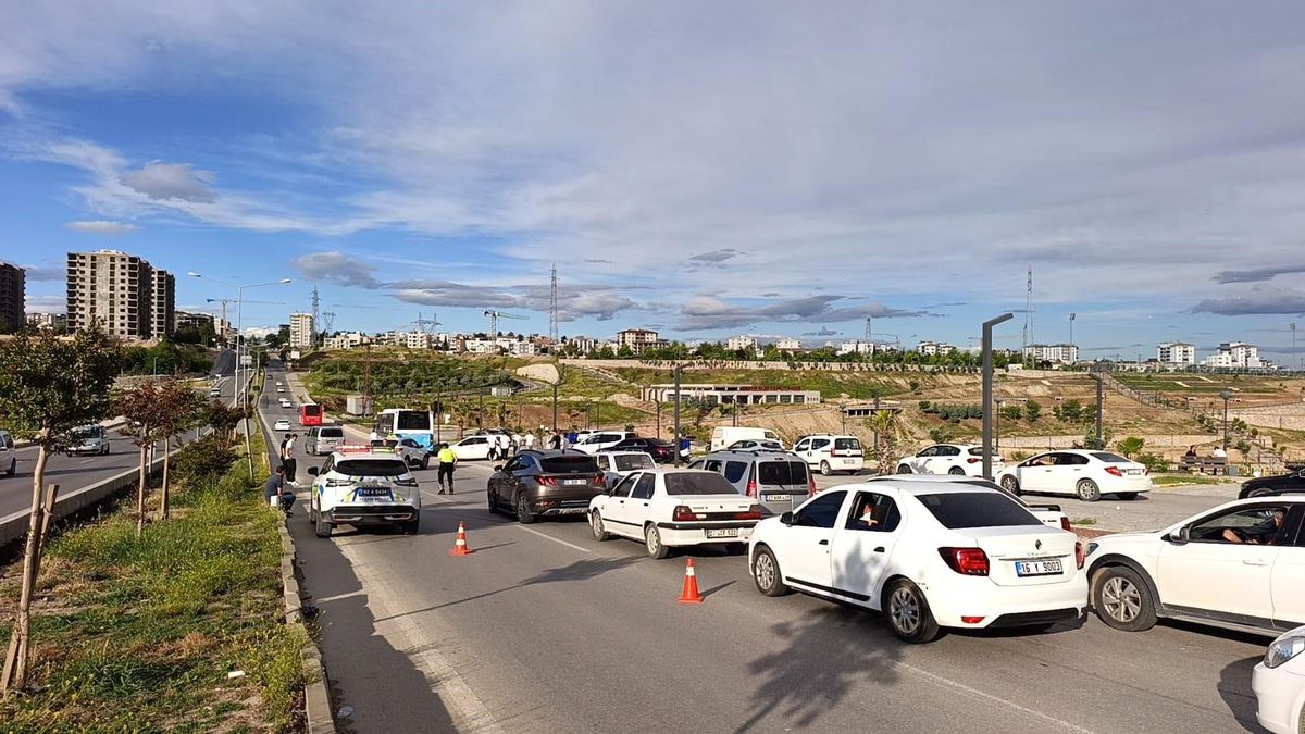 Otomobil ile minibüs çarpıştı: 1 yaralı