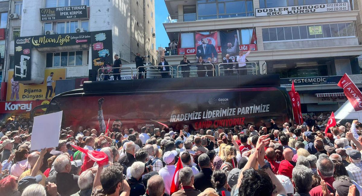 Özgür Özel'den sert çağrı: Derhal kurultay yapılmalı, parti seçilmiş genel başkana kavuşturulmalı