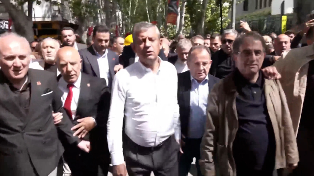 ozgur ozel kalabalikla anitkab 19894624 2255 1 m