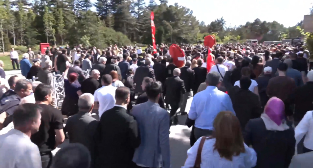 ozgur ozel kalabalikla anitkab 19894624 4415 1 m