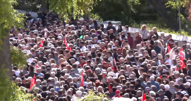 ozgur ozel kalabalikla anitkab 19894624 6833 1 m
