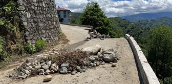 Rize'de istinat duvarının yıkılması sonucu mahalle yolu ulaşıma kapandı