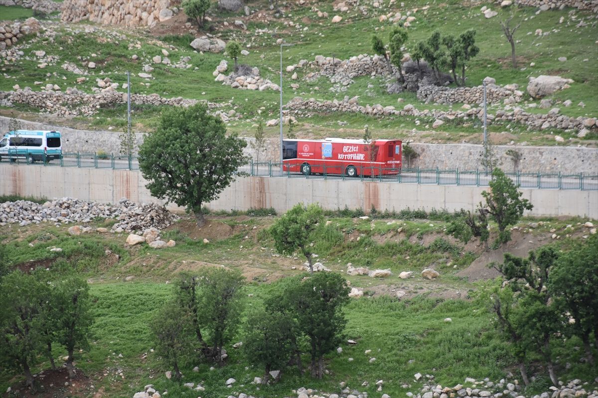 Şırnak'ta 'Gezici Kütüphane' bir yılda 60 köydeki öğrencilerin kitapla buluşmasını sağladı