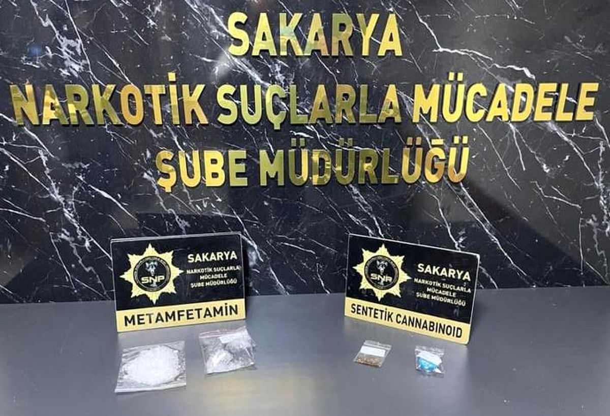 Uyuşturucu sevkiyatı otoyol gişesinde engellendi: 2 tutuklama