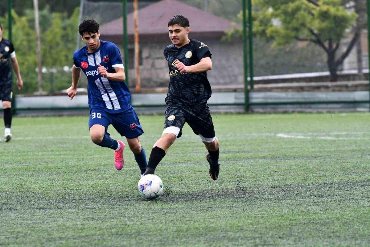 Yavru Aslanspor şampiyon oldu