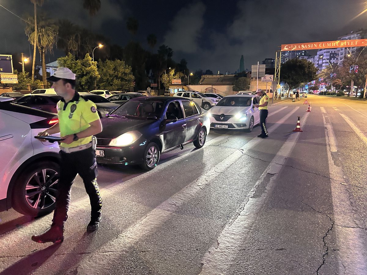 Adana'da trafik denetimi; 126 sürücüye ceza yazıldı