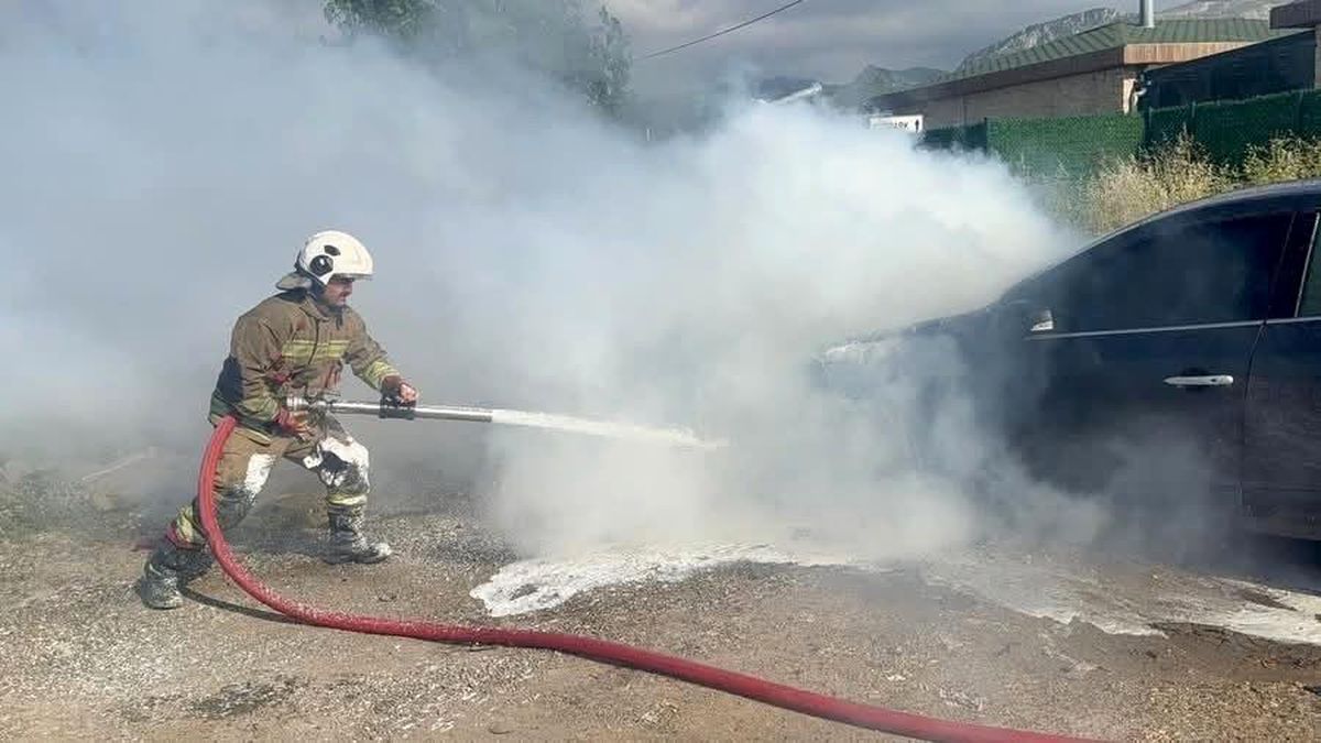 Antakya'da araç yangını