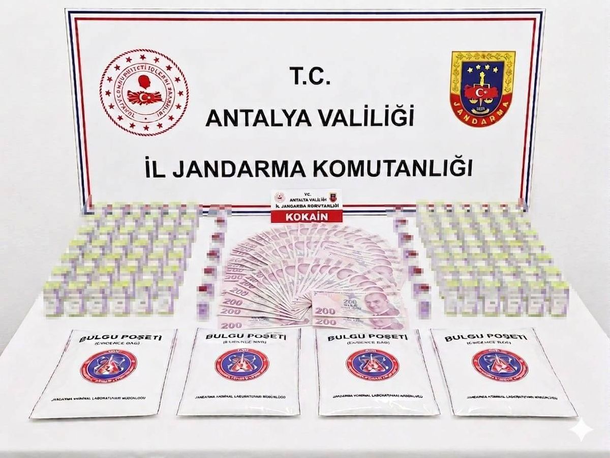 Antalya'da turistlere uyuşturucu satan 15 kişi tutuklandı
