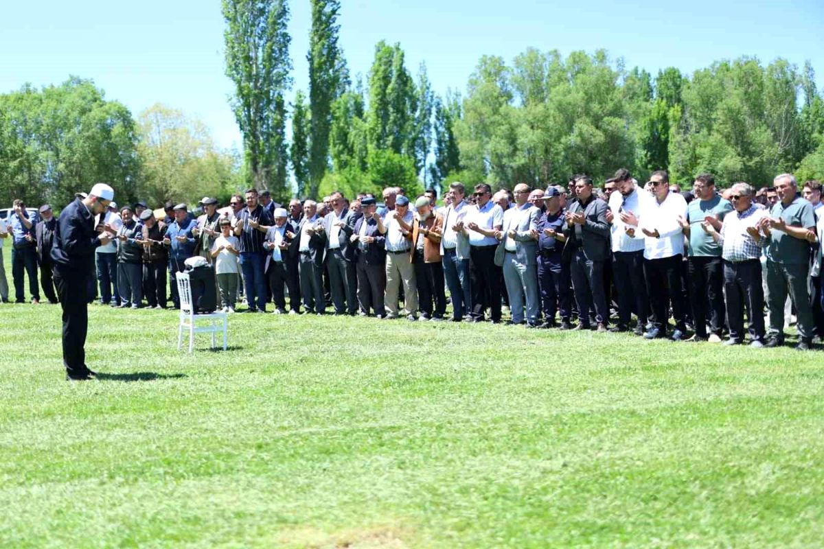 Ayvalı Mahallesi'nde yağmur ve şükür duası yapıldı