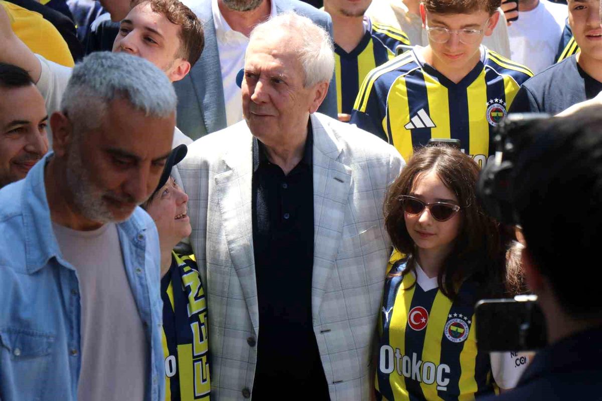 Aziz Yıldırım, Sakarya'da Fenerbahçeliler ile buluştu